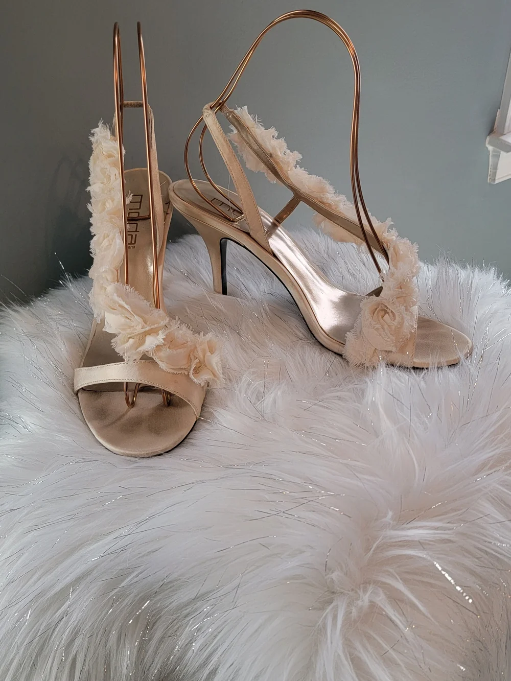 Moda International Cream Ruffle Slingback Heels - Picture 2 of 8